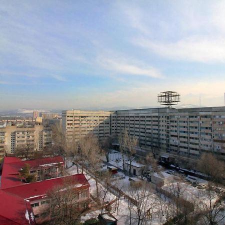 Интересная Двушка В Молодежке Almaty Exterior foto